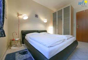 Postel nebo postele na pokoji v ubytování Villa Alexandra - Ferienwohnung 27