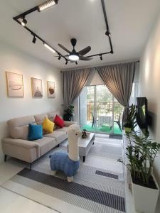 Χώρος καθιστικού στο Dream 5 @ Emerald avenue