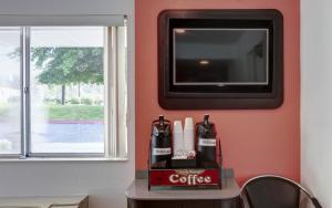 TV a/nebo společenská místnost v ubytování Motel 6-Grants Pass, OR