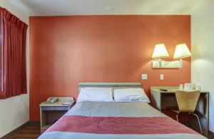 Postel nebo postele na pokoji v ubytování Motel 6-Grants Pass, OR