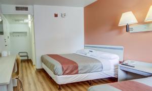 Postel nebo postele na pokoji v ubytování Motel 6-Grants Pass, OR