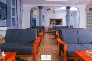 uma fila de cadeiras numa sala de espera em Harmony Spot Hotel em Marsabit