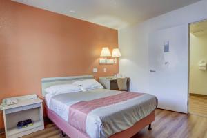 Postel nebo postele na pokoji v ubytování Motel 6-Grants Pass, OR