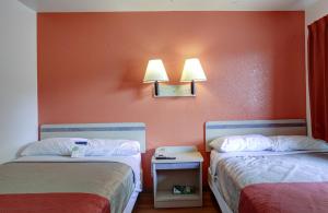 Postel nebo postele na pokoji v ubytování Motel 6-Grants Pass, OR