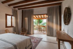 Postel nebo postele na pokoji v ubytování Casa Las Tortugas Petit Beach Hotel & Spa + 37 fotografií