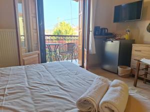 Postel nebo postele na pokoji v ubytování Skourgias Rooms