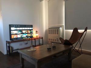 a living room with a coffee table and a tv at Twin peaks in El Calafate +9 photos