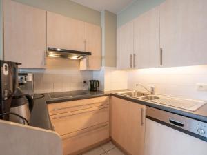 Kuchyň nebo kuchyňský kout v ubytování Apartment Flipper nearby the beach by Interhome