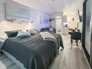 a bedroom with a bed and a desk in a room at Holiday Home Rakkaranta d- beach house by Interhome in Hyrynsalmi