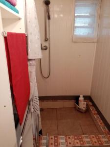Bagno di Chalet accueillant à Les Makes avec terrasse & parking inclus