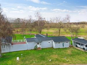 una vista aérea de una casa con patio en Holiday Home Franka - all inclusive - 250m from the sea by Interhome, en Klint