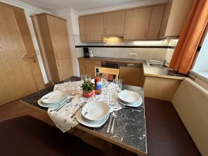 Kuchyň nebo kuchyňský kout v ubytování Apartment Apart Bergglück by Interhome