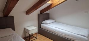 מיטה או מיטות בחדר ב-Villa Blue Sky - Hrvatini