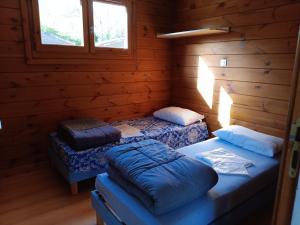 Un ou plusieurs lits dans un hébergement de l'établissement Les Chalets de Moulière