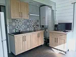 Cuisine ou kitchenette dans l'établissement Les Chalets de Moulière