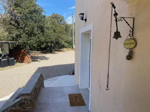 a door to a house with a sign on the wall at U FARNIENTE in Patrimonio