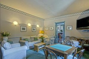 A television and/or entertainment centre at Hotel Kursaal
