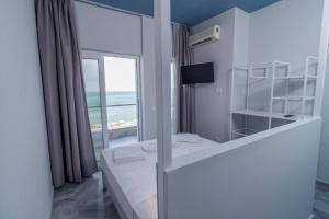 a room with a large window and a bed with a view at Ocean Dreams in Palaiochóra