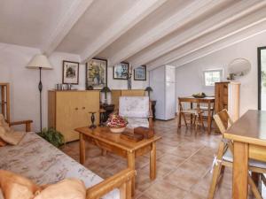 Posezení v ubytování Villa Tortolas by Interhome