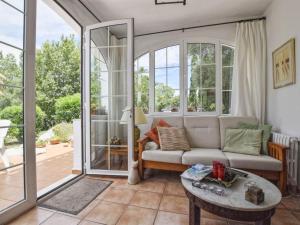 Posezení v ubytování Villa Tortolas by Interhome
