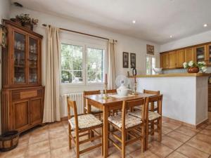Kuchyň nebo kuchyňský kout v ubytování Villa Tortolas by Interhome + 25 fotografií