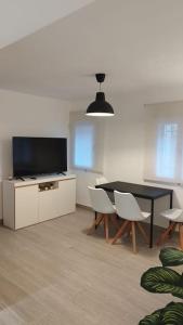 TV a/nebo společenská místnost v ubytování Apartamento moderno a 1km de Granada
