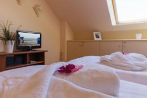 TV a/nebo společenská místnost v ubytování Ferienwohnung Ihr Zuhause am Meer