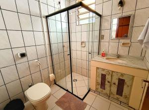 Kopalnica v nastanitvi Sobrado Com Piscina proximo aeroporto + 8 fotografij
