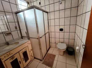 Kopalnica v nastanitvi Sobrado Com Piscina proximo aeroporto