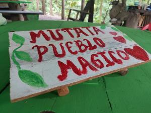 Ein Zeichen für eine nutkin pucialmamamamamamama in der Unterkunft CASA KUWA in Mutatá