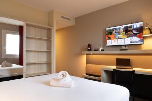 Postel nebo postele na pokoji v ubytování ibis Douai Dechy