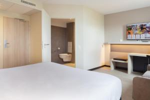 Postel nebo postele na pokoji v ubytování ibis Douai Dechy