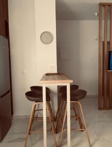 TV a/nebo společenská místnost v ubytování Serenity Living
