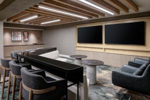 TV a/nebo společenská místnost v ubytování Sheraton Fort Worth Downtown Hotel
