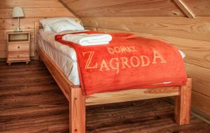 En eller flere senge i et værelse på Beautiful Home In Slopnice With Sauna