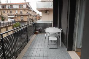 a balcony with a table and chairs on a building at Casa vacanze Omero in San Salvo