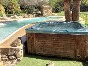 Fotografia z galérie ubytovania Villa spacieuse à Laroque-des-Albères avec piscine privée v destinácii Laroque-des-Albères