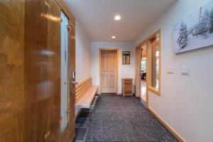 Fotografie z fotogalerie ubytování Bright 5BD Alpine Retreat - 5Min to Alpine Meadows v destinaci Tahoe City