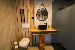 Koupelna v ubytování L'Hôtel Enfoncé, chambres d'hôtes