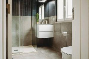 a bathroom with a shower and a sink and a toilet at Artist’s corner in central Caldas in Caldas da Rainha