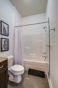 a bathroom with a toilet and a shower at Lofts At 30th - Modern Life - Mins To Broadway in Nashville