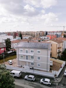 a white building with cars parked in a city at Residenza La Boheme in Verona
