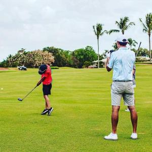 モトリルにあるCandela Beach Luxury Apartamentのゴルフ場でのゴルフ
