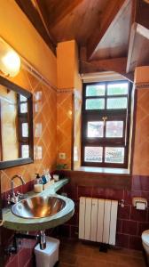 a bathroom with a sink and a window at Casa Florenta in Las Rozas