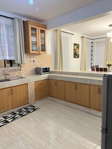 Ett kök eller pentry på The comfortplace Naivasha