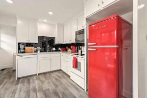 een rode koelkast in een keuken met witte kasten bij Tranquil Home in Bentonville in Bentonville