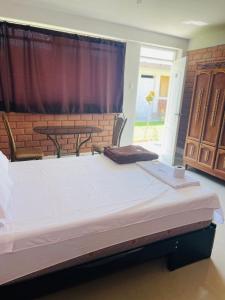 a large bed in a room with a window at HOTEL REAL BERNAL in Chincha Alta