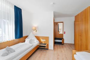 Postel nebo postele na pokoji v ubytování Hotel Garni Traube
