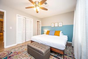a bedroom with a bed and a ceiling fan at NEW ENTIRE PLACE Cozy QUIET 2B2B TOWNHOUSE SP1267 in Norcross