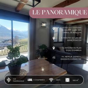 een bord voor een restaurant met een tafel en een raam bij Le Panoramique, Calme - Spacieux in Chateauroux-les-Alpes